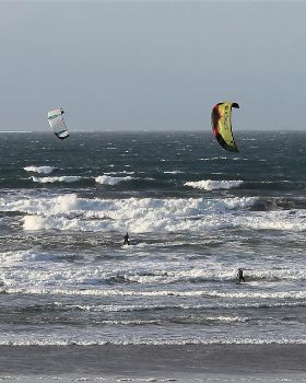Kitesurfing