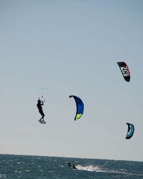 Kitesurfing