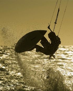 Kitesurfing Windsurfing 07-17.02
