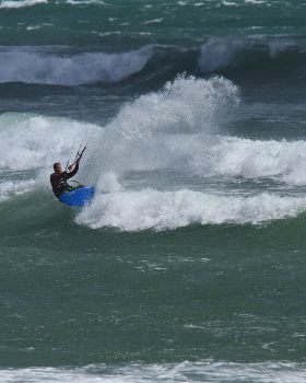 Kitesurfing