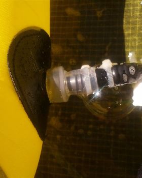 Leaking strut connector