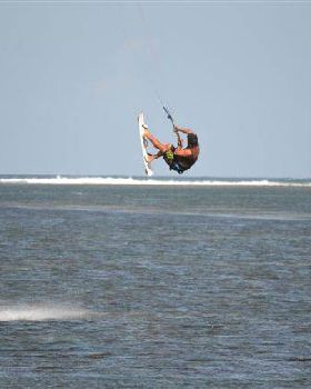 Kitesurfing