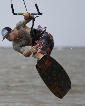 Kitesurfing