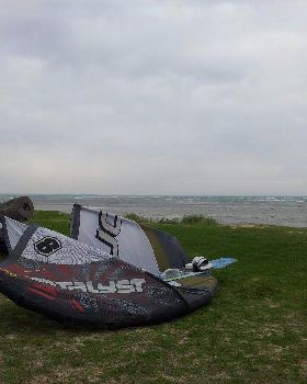 Kitesurfing
