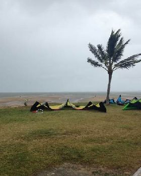 Kitesurfing