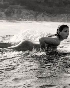 maya-gabeira-surfing-naked-espn-the-body-issue-surfing-610x373