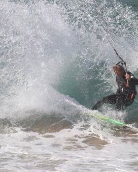 Kitesurfing
