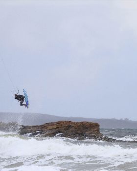 Kitesurfing