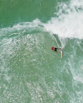 Kitesurfing