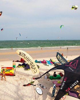 kitesurfing hua hin