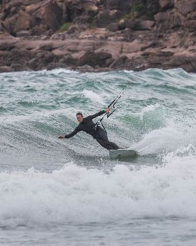 Kitesurfing
