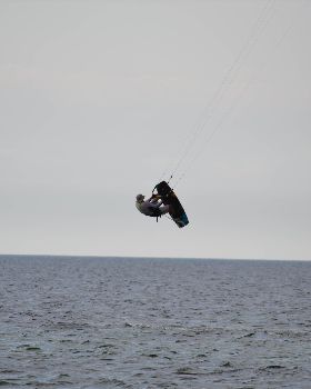 Kitesurfing