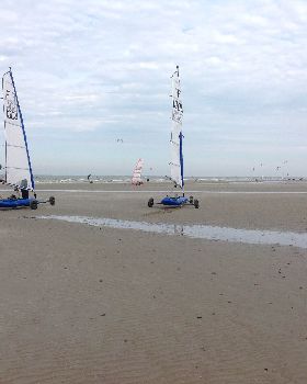 Kitesurfing