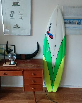 Kitesurfing
