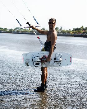 Kitesurfing