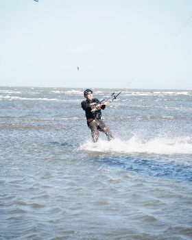 Kitesurfing