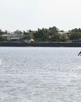 Kitesurfing