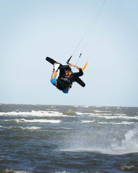 Kitesurfing