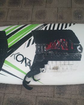 Board comes without straps and fins