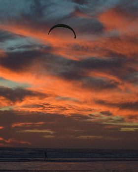Kitesurfing