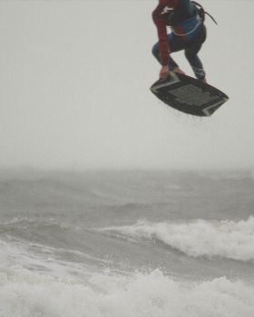 Kitesurfing