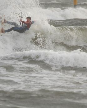 Kitesurfing