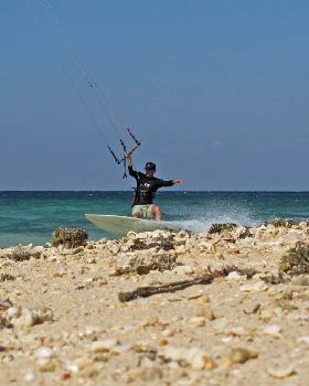 KITESURFING TA PULAU TABUHAN