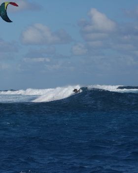 Kitesurfing