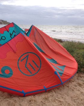 Kitesurfing
