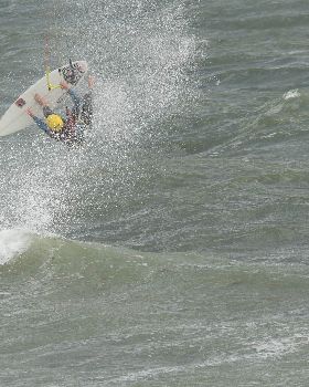 Kitesurfing