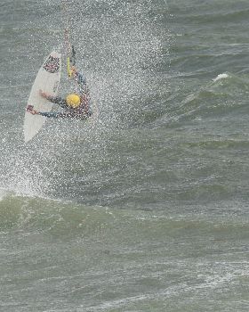 Kitesurfing