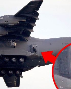 Tom Cruise over Cottesloe