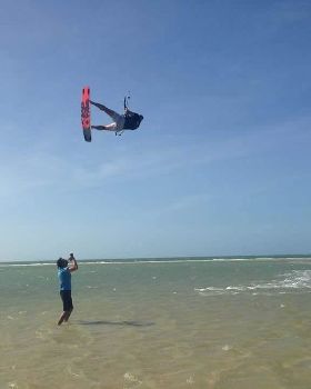 Kitesurfing