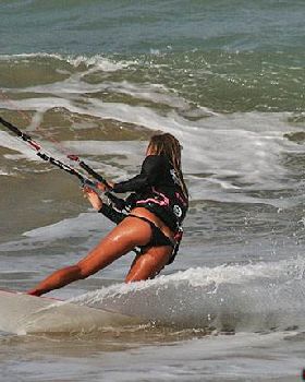 sexy-kitesurf-girl-10