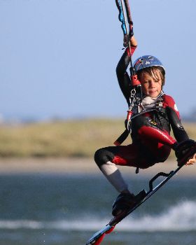 Kitesurfing