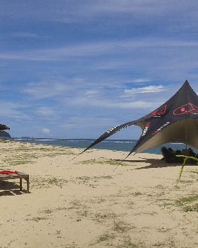 Kitesurfing