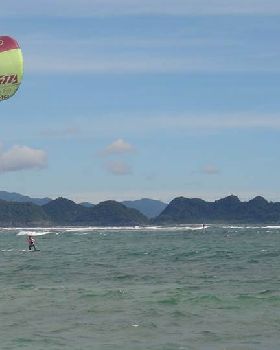 Kitesurfing