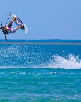 WindSwell Kitesurfing Tours