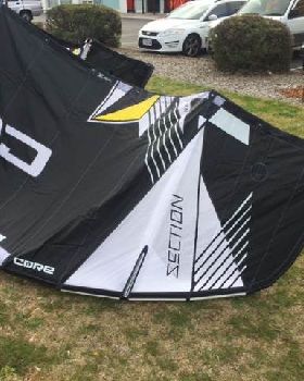Kitesurfing