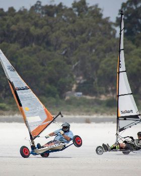 Chook overtaking blokart 3