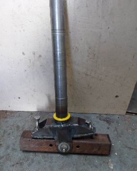 Adjustable mast step