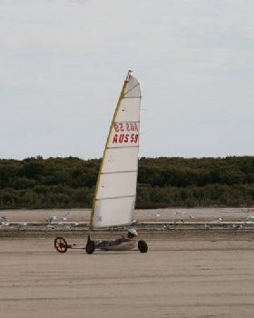 some land yachts at port gawler today sunday 6th April 2008
