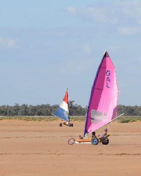 Land yachts Mt Oxley 170421 (3)