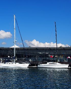 Sail - in bottleshop.