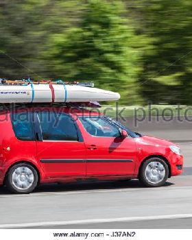 frankfurt-germany-march-30-2017-red-skoda-roomster-packed-with-bikes-j37an2