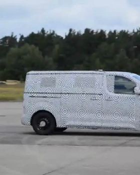 skoda-van-spied-during-testing-its-based-on-the-new-volkswagen-transporter-t6-photo-gallery 6
