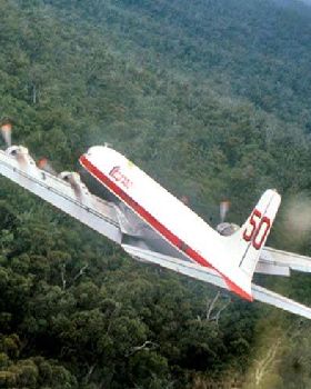 DC-6B C-GKUG-from-chopper-KKK