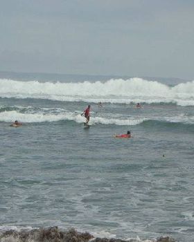 Bali surfing