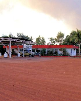 Fueling up at Pardoo.