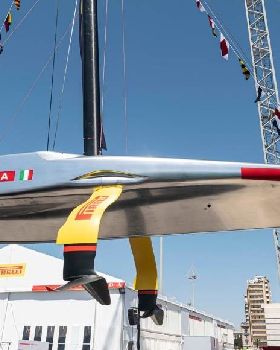 AC37-Luna-Rossa-AC75-Crane-View-13042024